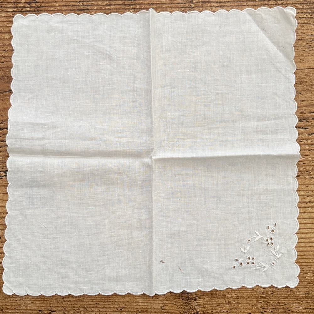 VTG | Depression Glass Cupcake Stand/S5 Cloth Napkins - Picture 14 of 14